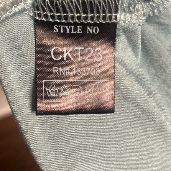 Pol ruffle keyhole tank size medium - Picture 6 of 7